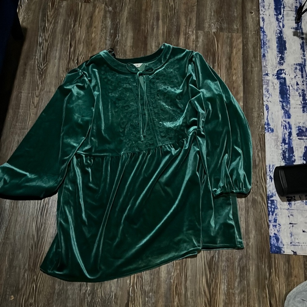 Green pioneer woman top